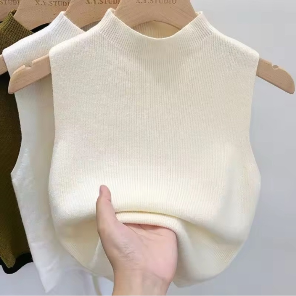 🌿 Cream Sleeveless Sweater